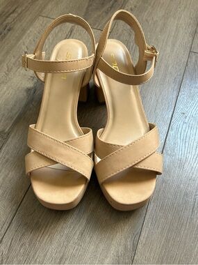 Soda Tan Cross-Strap Block Heel Sandals size 8